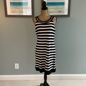 Medium White House black market dress